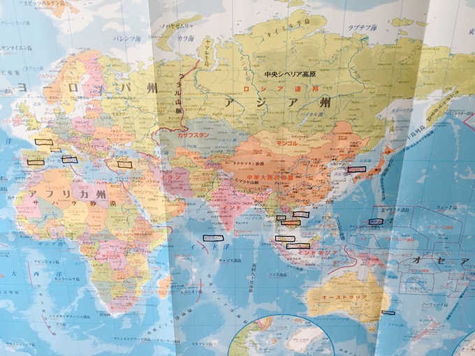 トイレの壁に世界地図